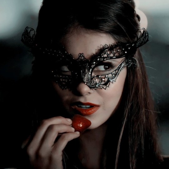 Katherine Aka Katerina Petrova- The Vampire Diaries - Elena Vampire Diaries  Masquerade, HD Png Download - 934x716(#3938120) - PngFind