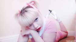 brat-grrrrl2:  today’s look: doll   I seriously