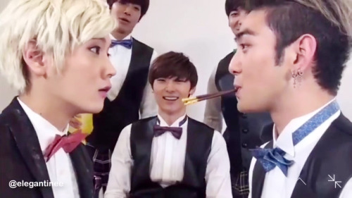 donghomingi:[SCREENCAP] BaekRen pepero gamesource: elegantinee Baekho’s panicked expression in