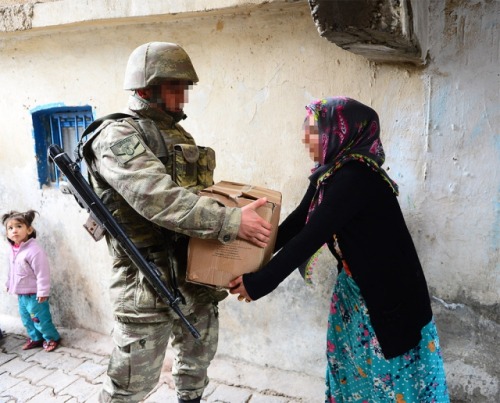  Terör örgütü PKK mensuplarına yönelik operasyon nedeniyle sokağa çıkma yasağının sürdüğü Şırnak'ta 