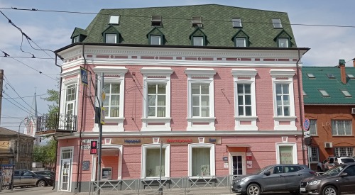 Red (and pink) houses of Samara (Russia)Walks in Samara P2