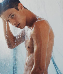 mysurrealgaylife:  Cameron Dallas Gets Wet