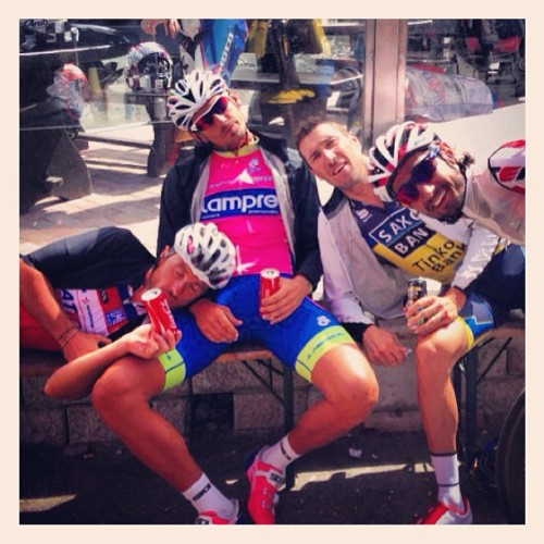 laicepssieinna:  6h45’… 4000m dislivello 5090kj sullo stelvio…eravamo stanchini…..quindi:panino con 