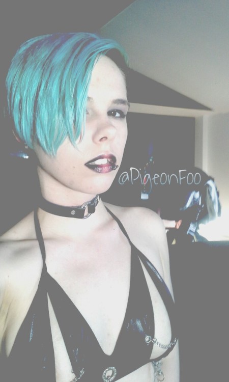 pigeonfoo:  Another custom down! So here is a selfie from before the shoot. 