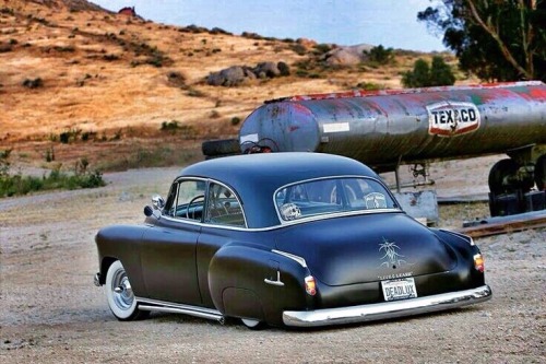 XXX hotrodzandpinups:  It’s all about the stance photo