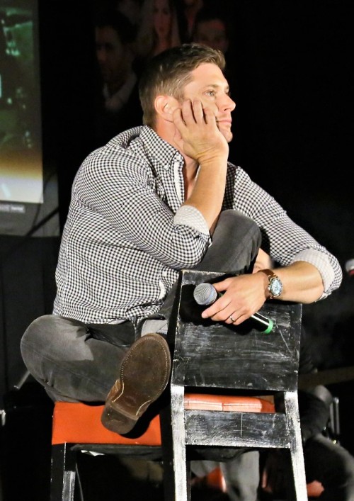 englishlitgirl:Jensen being freaking adorable during his panel at SPNCHI.Photos by me. Feel free to 
