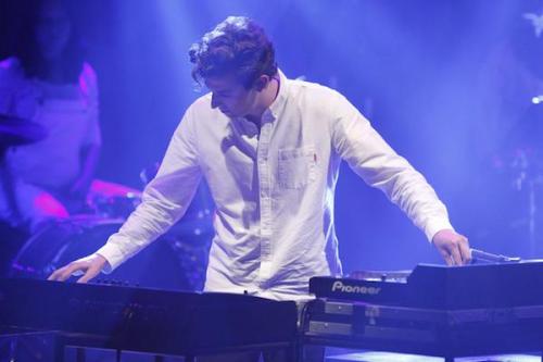 Last night Jamie xx performed live on Late Night with Seth Myers with some friends. Watch it back he