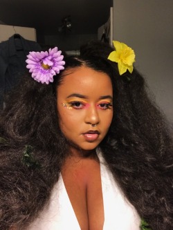 fukkce:  fatgirlfriendly:  fukkce:  🌺🌼🌼🌼🌹🌼  EVERYTIME YOU POST A SELFIE,  I LOSE MY DAMN MIND!  AHHHHH YOU ARE SO SWEET!!! THANK YOU💛