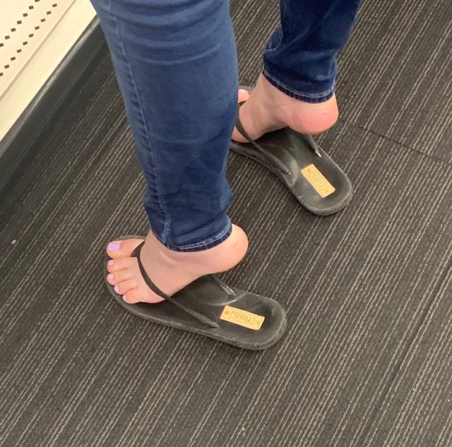 footgirlnextdoor1:Tippy toes Feel free to reblog 