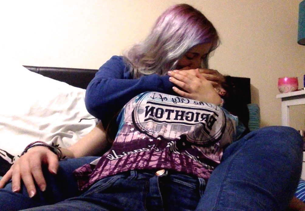 lesbian-in-brighton:  Kisses and cuddles :’)