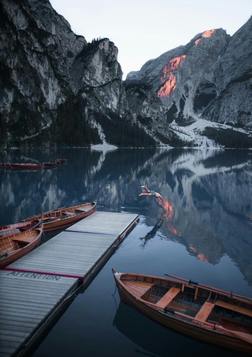 j-k-i-ng:  “Ice Cold Dip in Lago" by | Lukas Hardieck