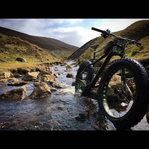 talkmtb:@Regrann from @skirby1234 - #cannondale #fatcaad #fatbike #leftyolaf #lefty #mtb #yorkshired
