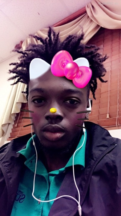 jetsxdopestnerd:  Carefree X stress free   Oh the last pic is snapchat filter 😭😂😭😂😂  IG : BonLavi