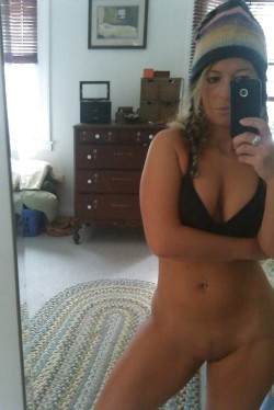 mature-selfie-pics:  Real name: Lindsey Married: