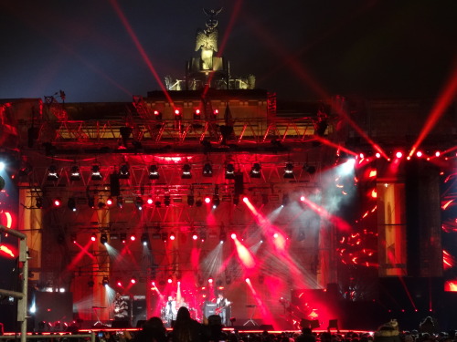 grunnotter:  Happy new year!! It was great to be in Berlin to celebrate Silvester @ Brandenburger Tor, it was great with just a little bit too much Glühwein :) 