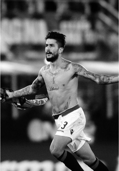 iwannabdc:  neverpleasedwithanythin:  thatboystyle:  My World Cup Hottie: Panagiotis Kone (Greece)  Ο άσχημος ρε φίλε… ✌ 💘  πωωωωωω 😍