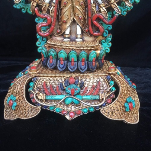 Masterpiece Avalokiteshvara Over 200 individually master-carved pieces of lapis lazuli, turquoise, c