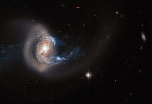 22-faces:  just–space:  Hubble telescope captures galaxy merger of NGC 7714: January 29, 2015  js