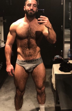 arabfitnessgods:  Bulging Hairy Dude spotted.  Cruising the Scruff App to pass time and then I received a message from this sexy Lebanese hunk. I said yes to a meet up tonight. 🤣  Why would I say no to this Alpha Daddy with a bulge to die for? 😁