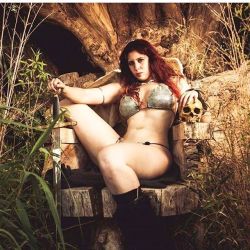 redsonjaofficial: @assa_erza sitting pretty as Red Sonja - @dynamitecomics