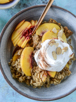 guardians-of-the-food:  Baked Peaches and Cream Oatmeal 