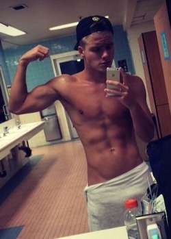 waistbandboy:  Towelboy