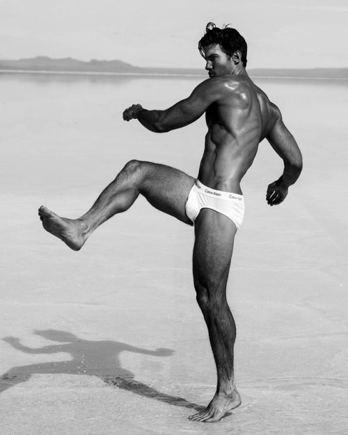 wongsim: Alive and Kicking at Salt Flats @mitchell.wick #saltflats #wongsim (at Bonneville Salt Flats)