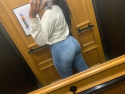 Porn photo sweetblvckqueen:This booty went to Paris