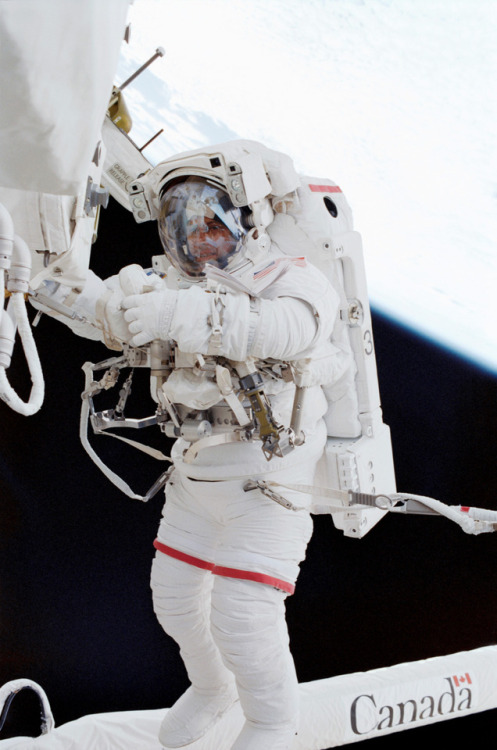 humanoidhistory:  June 9, 2002 – Astronauts Philippe Perrin and Franklin Chang-Diaz go on a sp