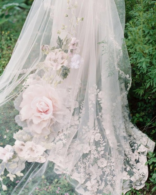 andantegrazioso - Of flowers and veils | clairepettibone