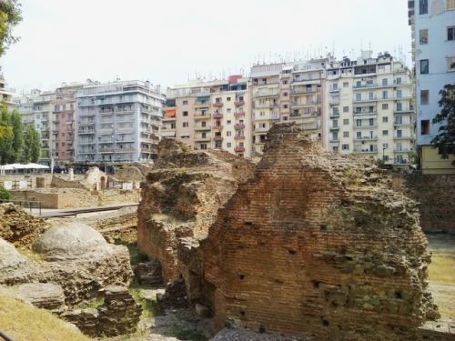 Σαλόνικα, ξύδια και τσάρκες