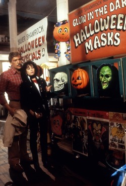 beautyandterrordance:  Eight more days ‘til Halloween, Halloween, Halloween.Eight more days ‘til Halloween, Silver Shamrock. Halloween III: Season of the Witch, 1982  This movie was fucked up. 