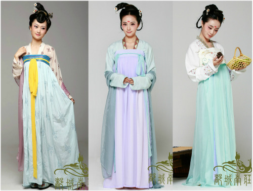 Traditional Chinese clothes, hanfu, in various types. 都城南庄