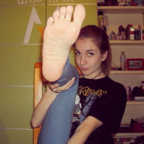 ffobsessed:  freshman at my school. i do her homework in exchange for licking her feet. worth it 100