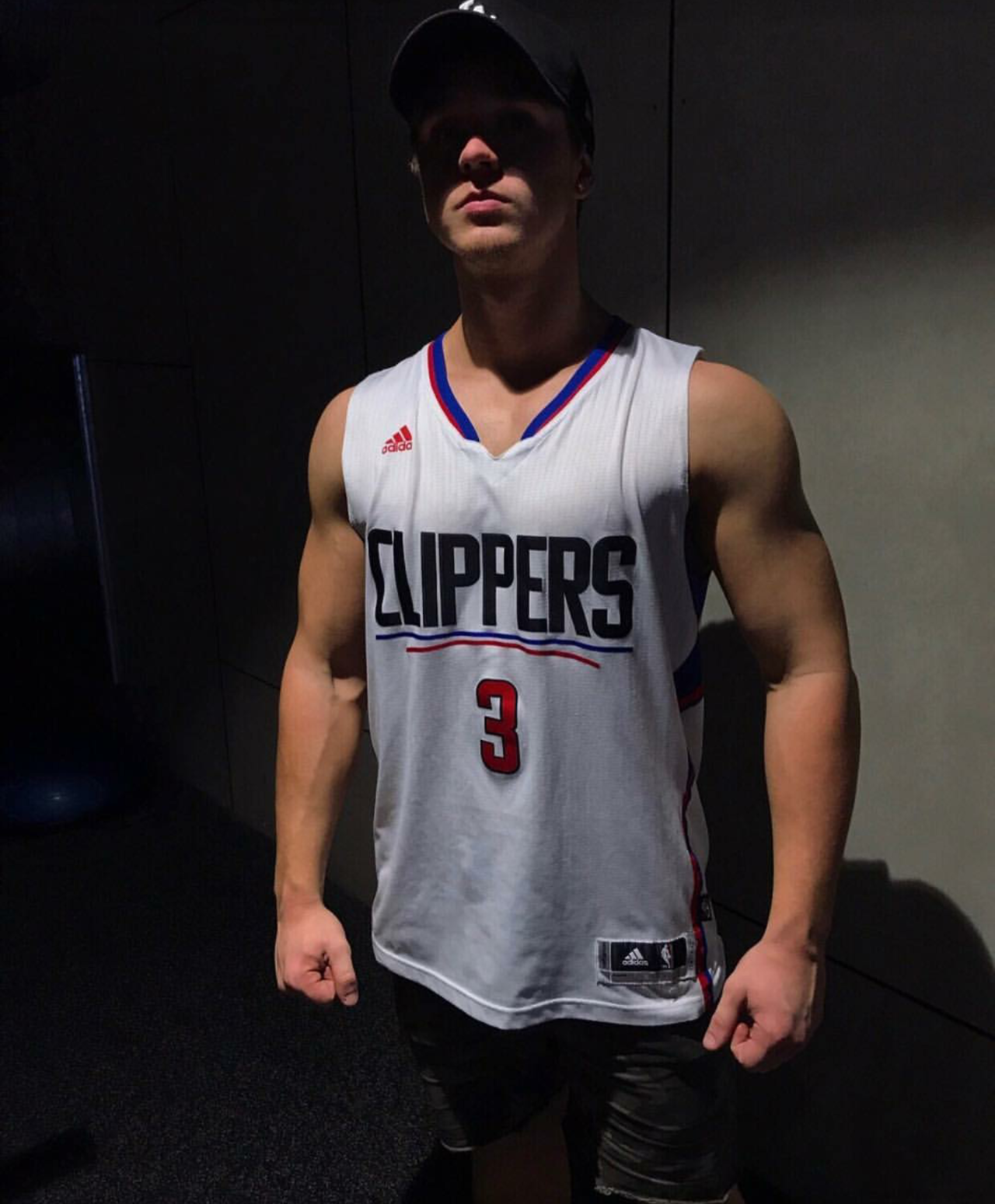 olderbromakesmehot:Basketball jerseys, starting to creep up there with footy shorts