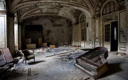 OKAY KIDS WE ARE GOING TO TALK ABOUT ABANDONED PLACES