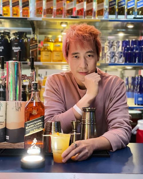 stevenkwlim: #ad Not a “professional bartender”? Then explain why @johnniewalkerus asked me to barte