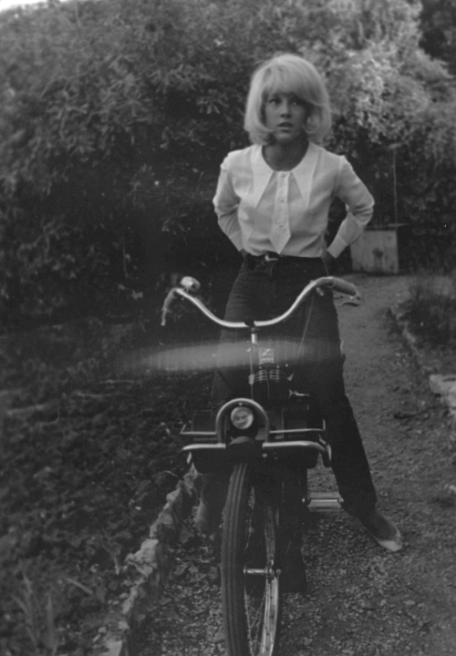 en-dansant-la-javanaise:  Sylvie VARTAN en 1969 par Patrick BERTRAND 