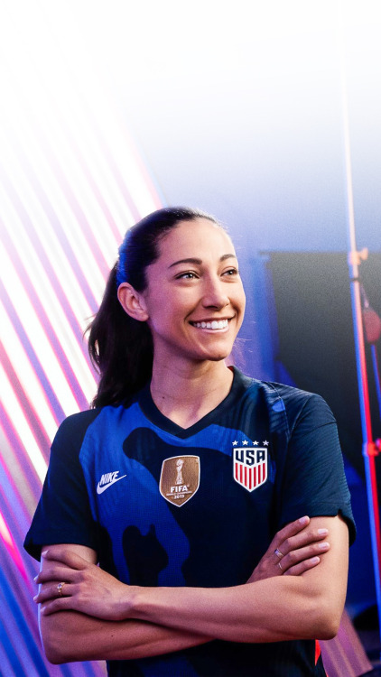 USWNT 2020 Kits Portrait lockscreens like/reblog if you save/use