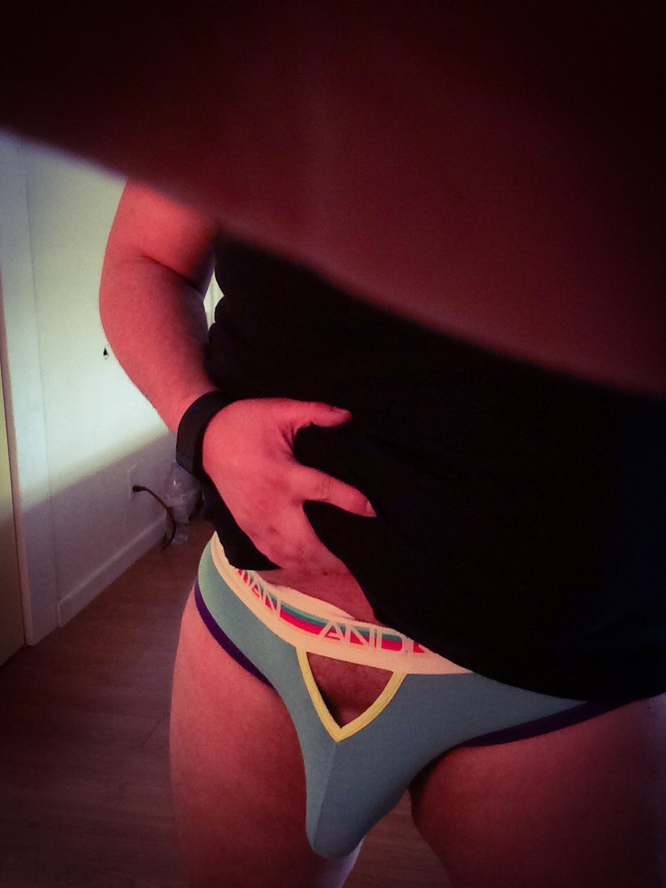 bigc-kc52:  cubwoofsxxx:  Finally home from work and it’s Tummy Tuesday!  Gotta