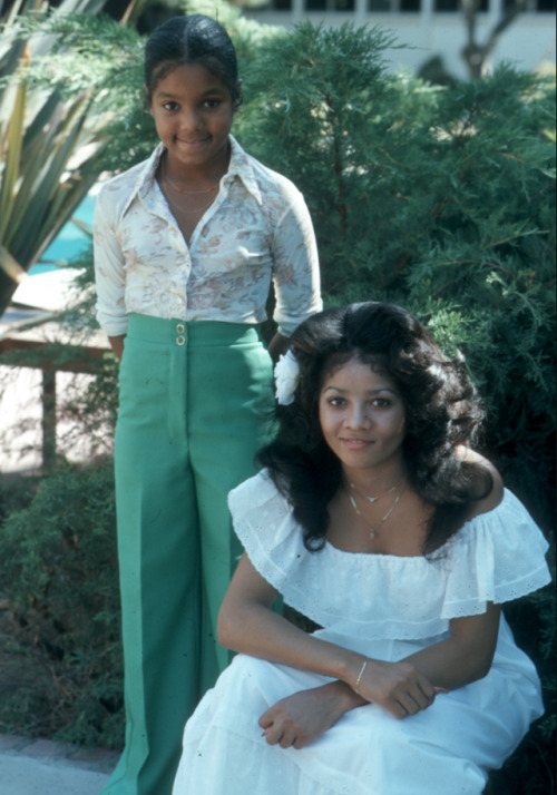 twixnmix: Janet Jackson and LaToya Jackson (1977)
