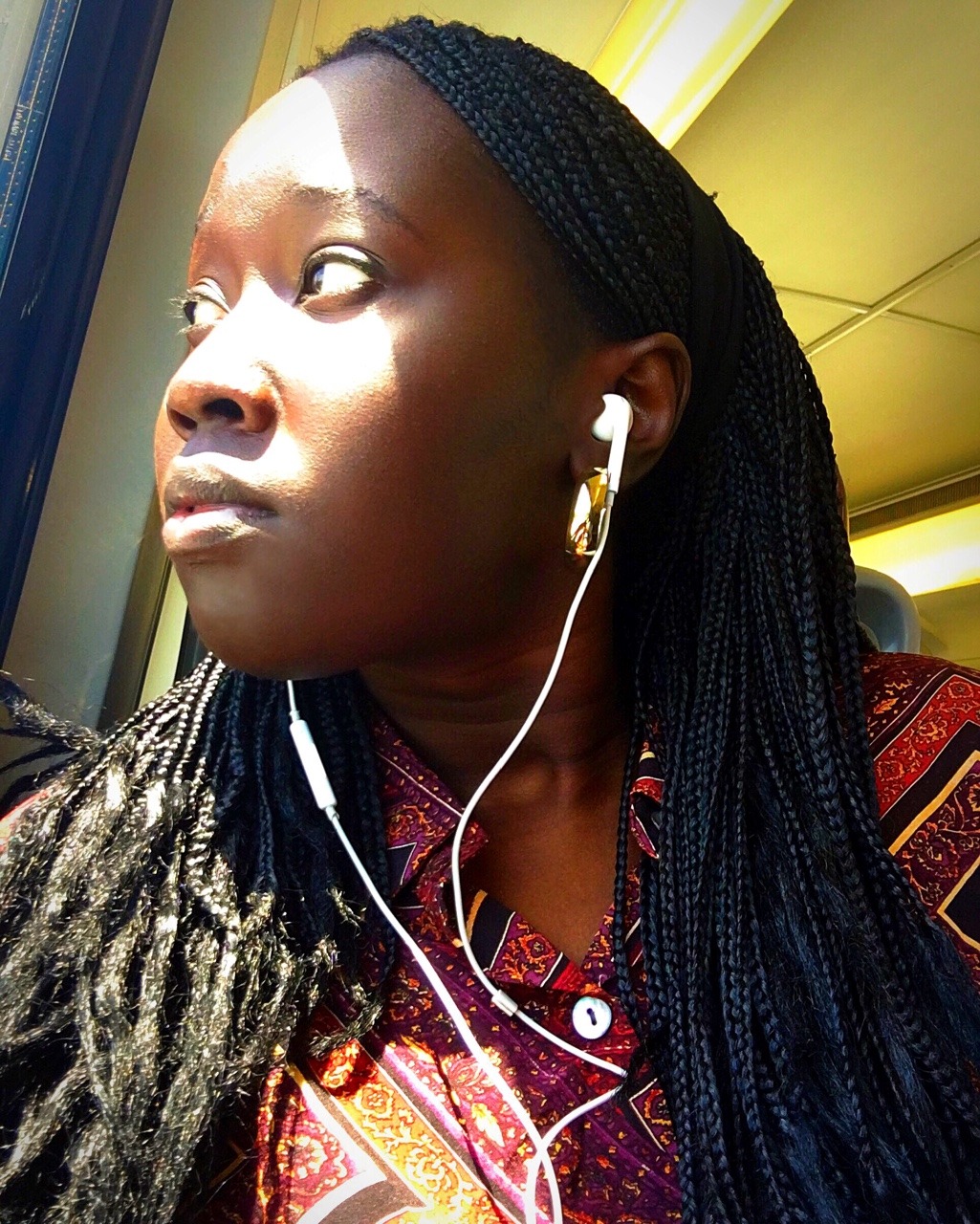 soulflyingfireflies:  All I do is take selfies.