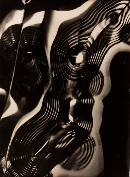nobrashfestivity:Raymond Hains,Deformation of a Bobbin, 1948, tirage argentique23.8 x 30 cm
