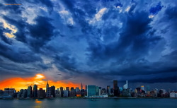 Stunning sky afire after stormy skies tonight in NYC. One shutterbug&rsquo;s take on the Big Apple ｂｙ　  				Inga&rsquo;s Angle  		  