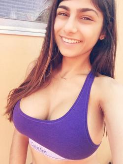 miakhalifapics:  Naughty Mia Khalifa @ http://www.kloshari.com