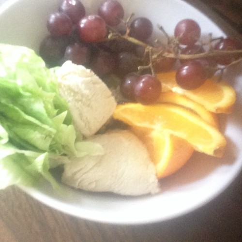 <p>Sardines, fresh bread, oranges, grapes, and lettuce to cleanse the palette #breakfast #fit #nutrition #fitness #health #healthy #healthyeating #eats #eat #food #fruit #bread #bodywhispernyc #CrystalO #crystalokorie #fish</p>