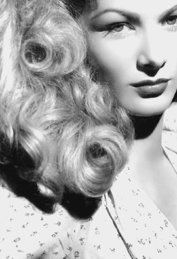 hollywoodlady:  Veronica Lake, 1940s