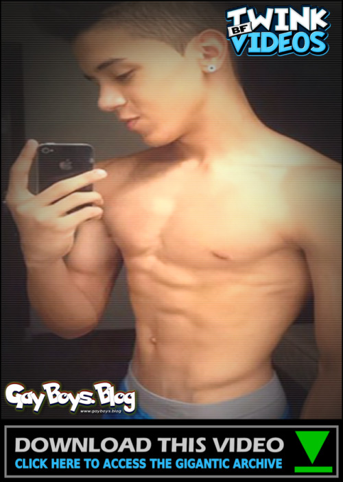 Muscular Twink Mobilephone Selfie GayBoys.Blog HOME