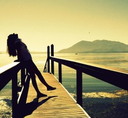 Recomponha-se, não deixe que uma derrota te torne mais fraco, não permita que uma palavra faça com que se sinta inútil, esqueça os erros, guarde as melhores e piores lembranças como experiências.