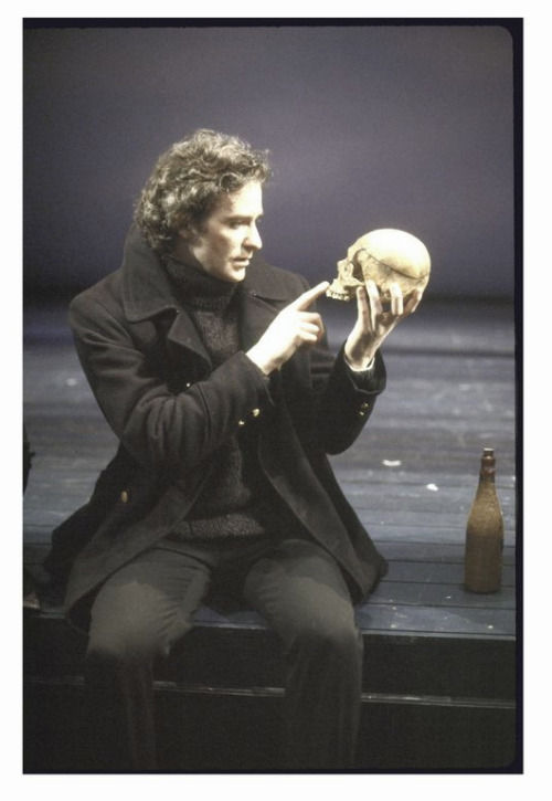 ladyhuggy: Kevin Kline’s Hamlet in 1990.